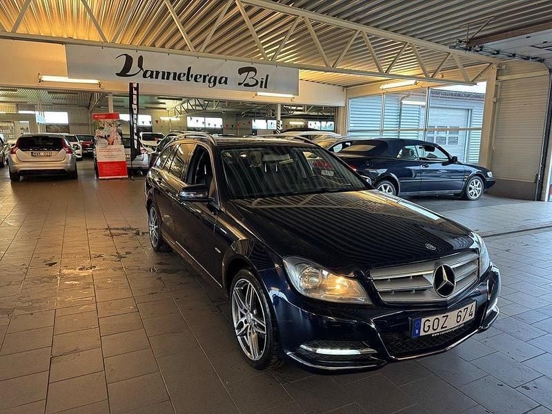 Mörkblå Begagnad 2011 Mercedes C180 Avantgarde Kombi | 119 700 kr (Dyr) - Bild 1/4