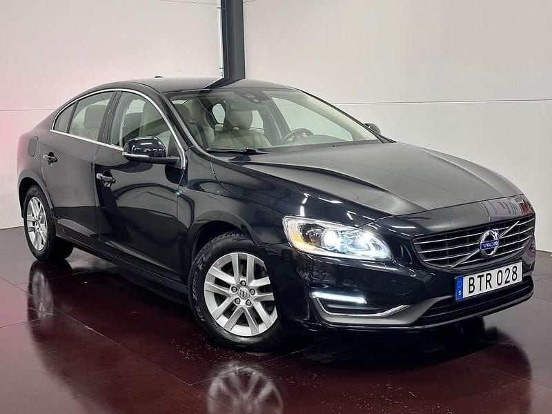 Svart Begagnad 2014 Volvo S60 Momentum Sedan | 159 700 kr (Marknadspris) - Bild 1/4