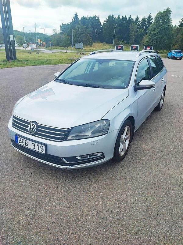 Silver Begagnad 2013 VW Passat Kombi | 92 000 kr (Marknadspris) - Bild 1/4