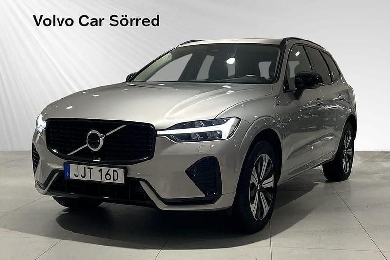 Silver Begagnad 2025 Volvo XC60 Plus SUV | 549 900 kr (Marknadspris) - Bild 1/4
