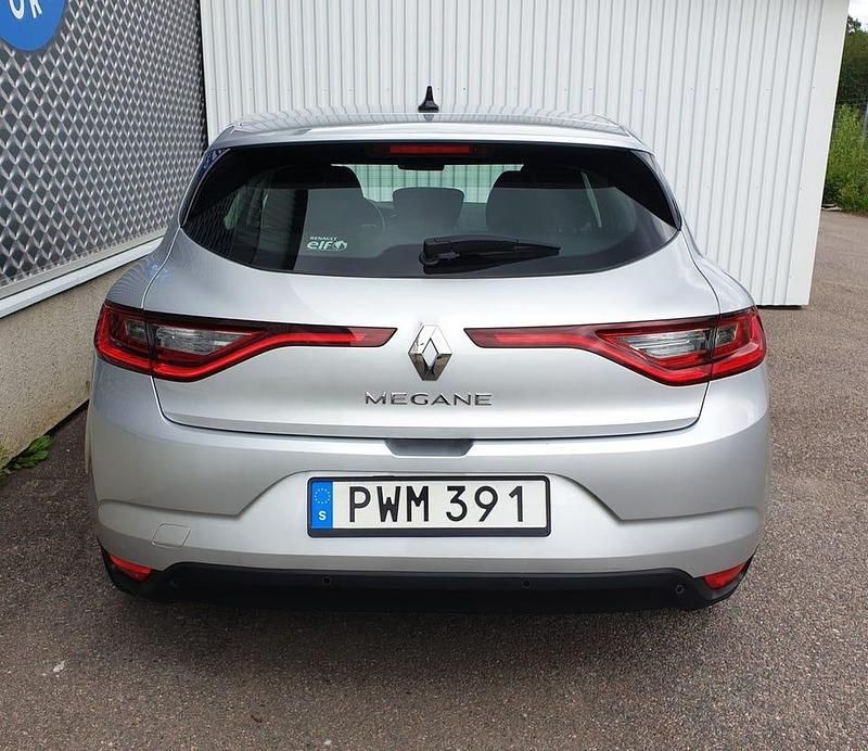 Begagnad Renault Mégane III 132 HK (97 kW) 2016 Silvermetallic