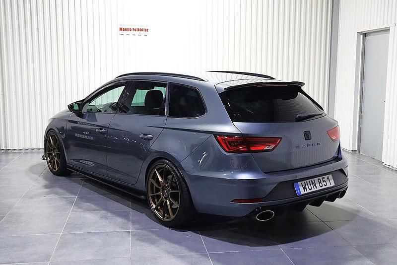 Begagnad Seat Leon ST 4Drive 301 HK (221 kW) 2018 Grå Kombi