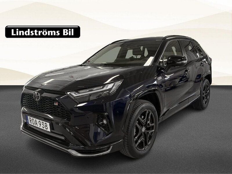 Mörkblå Begagnad 2023 Toyota RAV4 Hybrid Sport SUV | 584 900 kr (Lite dyr) - Bild 1/3
