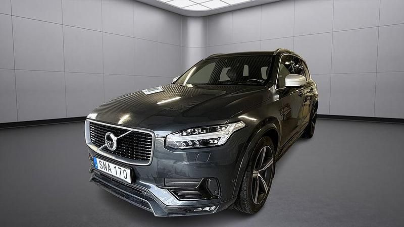 Grå Begagnad 2018 Volvo XC90 R-Design SUV | 329 900 kr (Lite dyr) - Bild 1/4