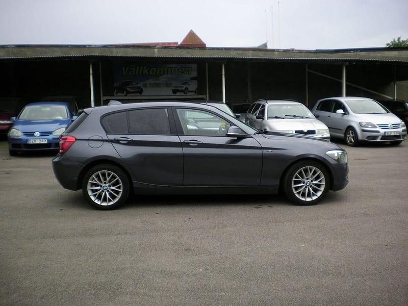Begagnad BMW 116 Sport Line 116 HK (85 kW) 2013 Mörkgrå (grå) Halvkombi