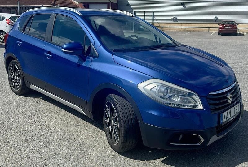 Blå Begagnad 2014 Suzuki SX4 S-Cross SUV | 119 000 kr (Marknadspris) - Bild 1/4