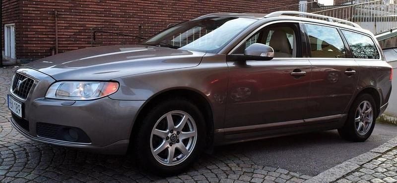Begagnad Volvo V70 Summum 164 HK (120 kW) 2009 Grå Kombi