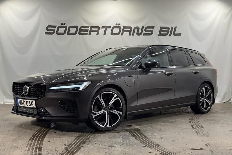 Grå Begagnad 2022 Volvo V60 R-Design Kombi | 409 900 kr (Dyr) - Bild 1/4