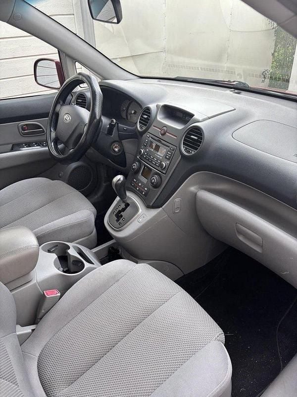 Röd Begagnad 2007 Kia Carens Minibuss | 55 900 kr (Lite dyr) - Bild 1/4