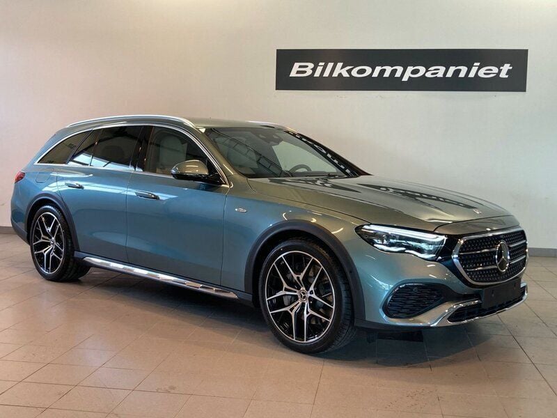 Grön Ny 2025 Mercedes E300 Premium Kombi | 852 950 kr (Lite dyr) - Bild 1/4