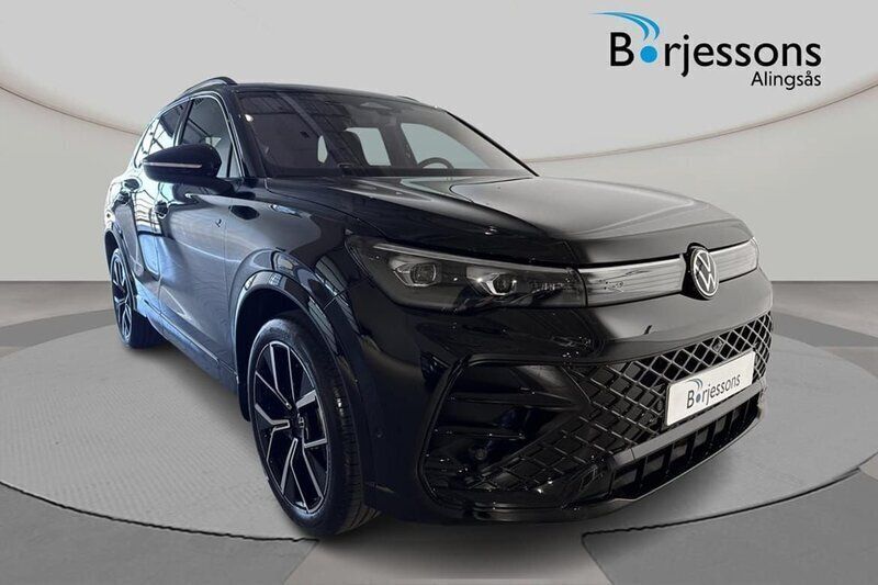 Svart Ny 2025 VW Tiguan R-line SUV | 614 900 kr (Lite dyr) - Bild 1/4