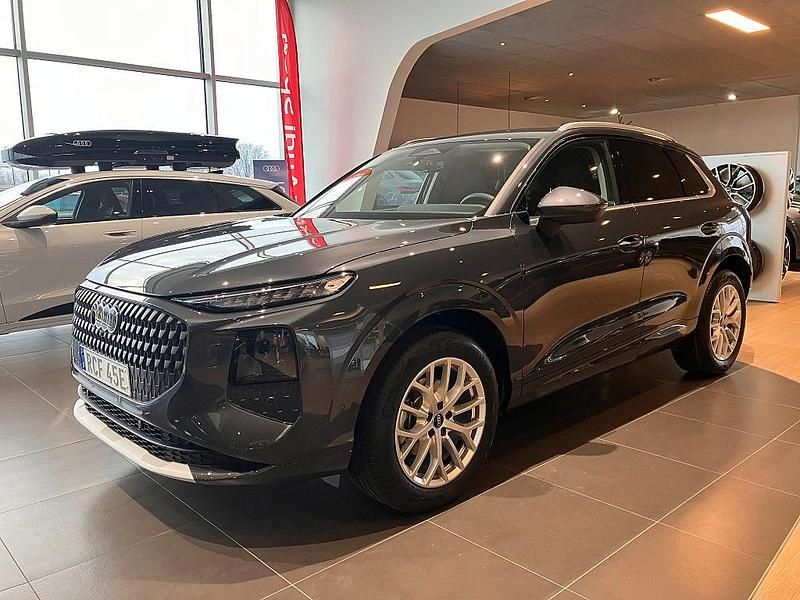 Blå Ny 2026 Audi Q3 SUV | 557 600 kr - Bild 1/4