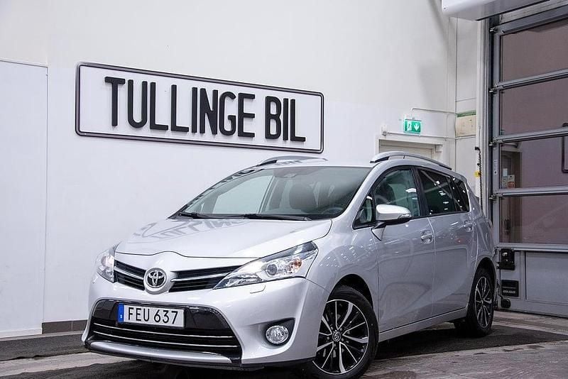 Silver Begagnad 2017 Toyota Verso Minibuss | 209 900 kr (Marknadspris) - Bild 1/4