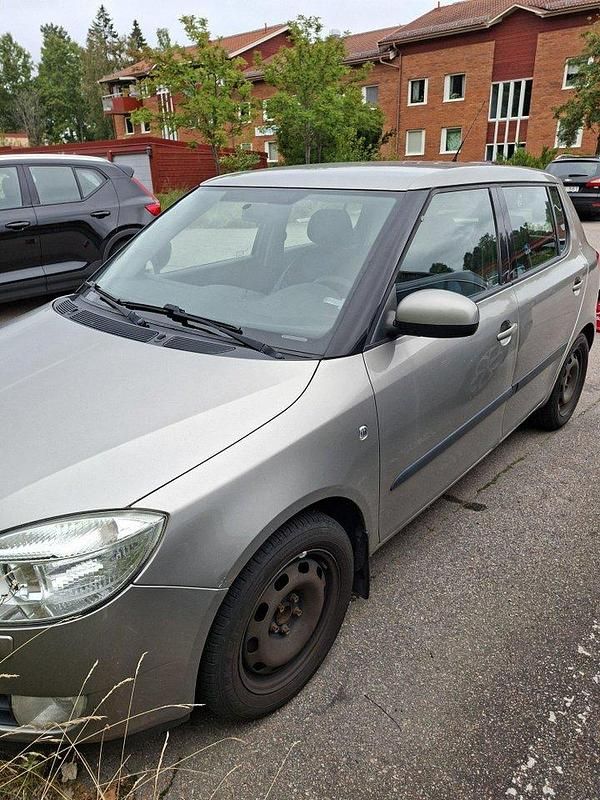 Brun Begagnad 2008 Skoda Fabia Ambiente Halvkombi | 23 000 kr (Bra pris) - Bild 1/4