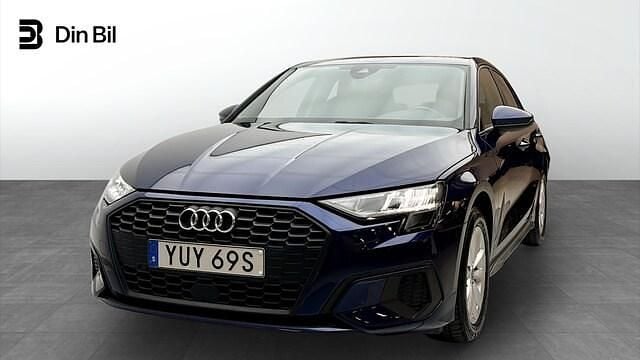 Navarrablå metallic Begagnad 2022 Audi A3 Proline Sedan | 229 000 kr (Marknadspris) - Bild 1/4
