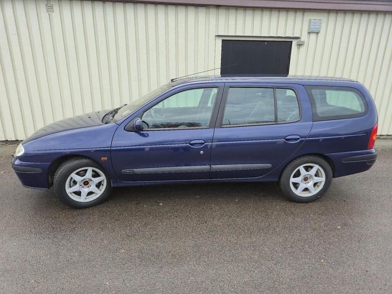 Begagnad 2002 Renault Mégane GrandTour Kombi | 23 500 kr - Bild 1/4