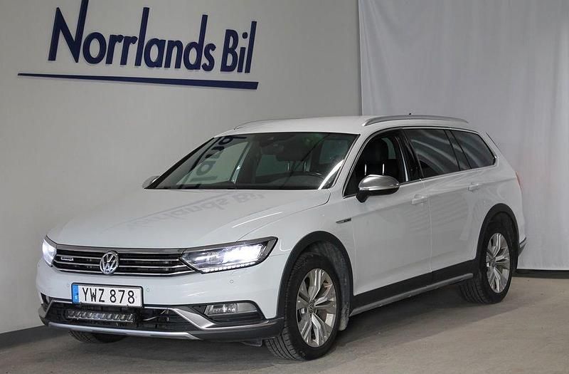 Vit Begagnad 2018 VW Passat Alltrack Kombi | 219 900 kr (Marknadspris) - Bild 1/4