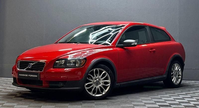 Röd Begagnad 2008 Volvo C30 Halvkombi | 74 900 kr (Lite dyr) - Bild 1/4