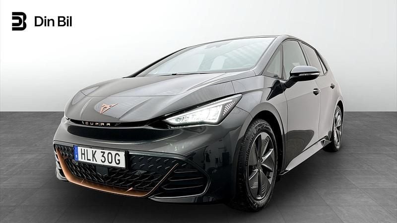 Grå Begagnad 2024 Cupra Born Halvkombi | 274 900 kr (Marknadspris) - Bild 1/4