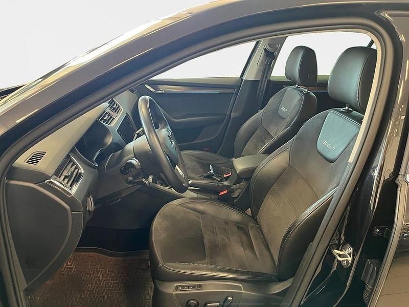 Begagnad Skoda Octavia Scout 184 HK (135 kW) 2019 Svart Kombi