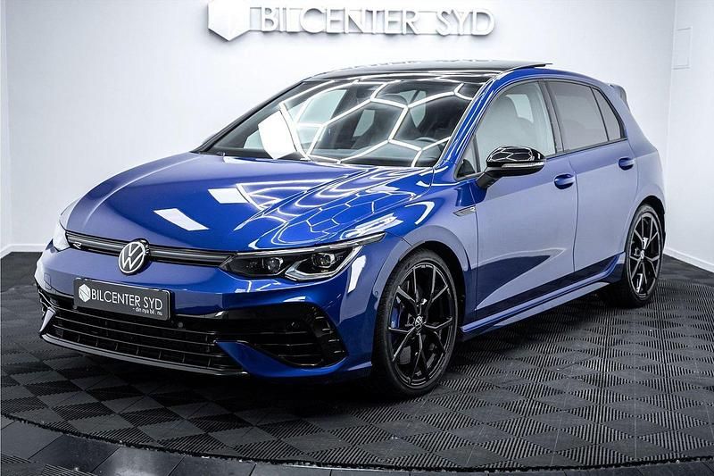 Blå Begagnad 2021 VW Golf VIII R Kombi | 439 900 kr (Dyr) - Bild 1/4