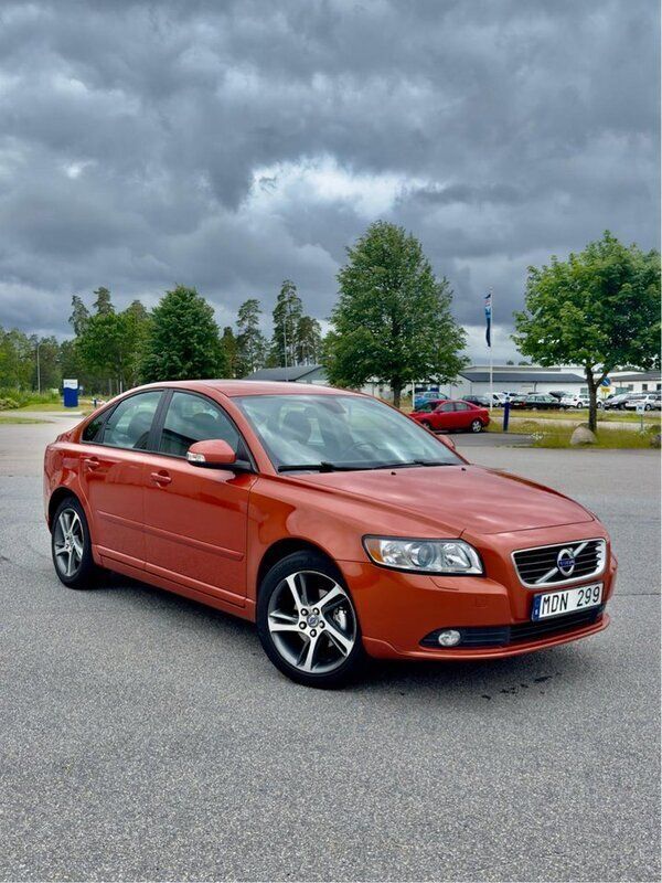 Röd Begagnad 2012 Volvo S40 Momentum Sedan | 49 000 kr (Marknadspris) - Bild 1/4
