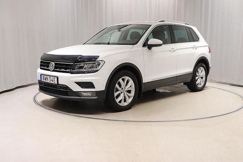 Vit Begagnad 2019 VW Tiguan Executive SUV | 254 900 kr (Superpris) - Bild 1/4