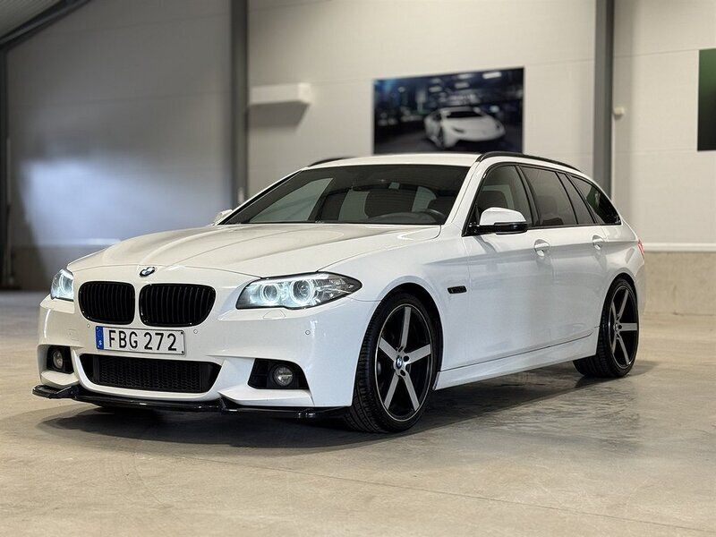 Vit Begagnad 2013 BMW 520 M Sport Kombi | 159 900 kr (Dyr) - Bild 1/4