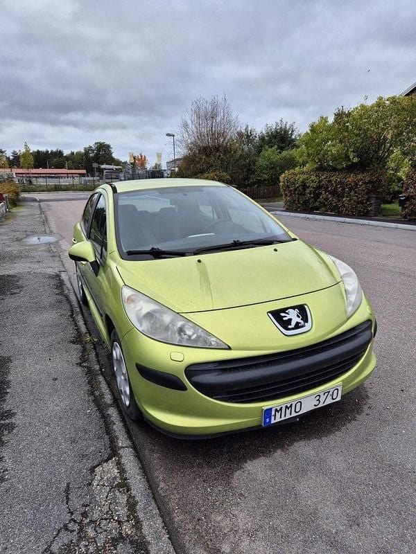 Grön Begagnad 2007 Peugeot 207 Halvkombi | 6 000 kr (Superpris) - Bild 1/4
