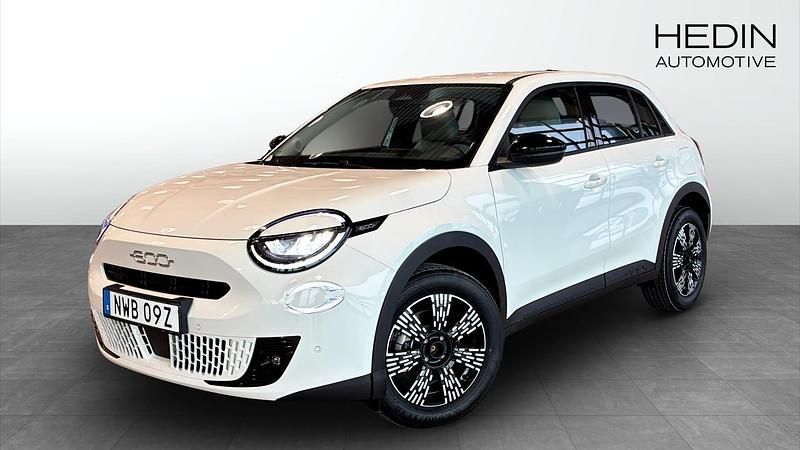 Vit Ny 2025 Fiat 600 Icon SUV | 350 800 kr - Bild 1/4