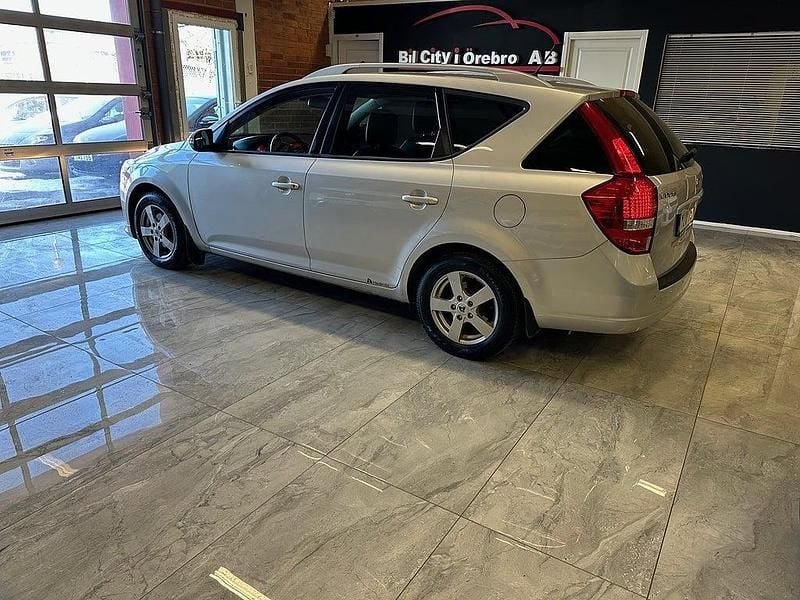 Begagnad Kia Ceed 128 HK (94 kW) 2012 Grå Halvkombi