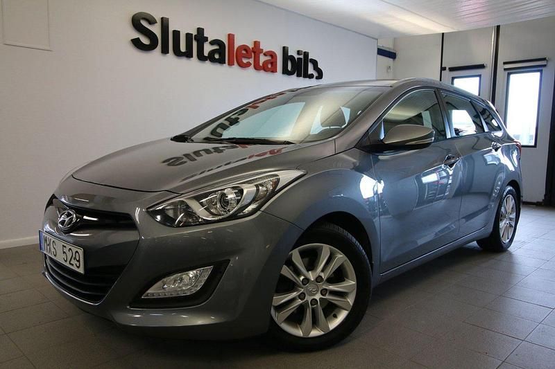 Grå Begagnad 2012 Hyundai i30 Kombi | 84 900 kr (Marknadspris) - Bild 1/4