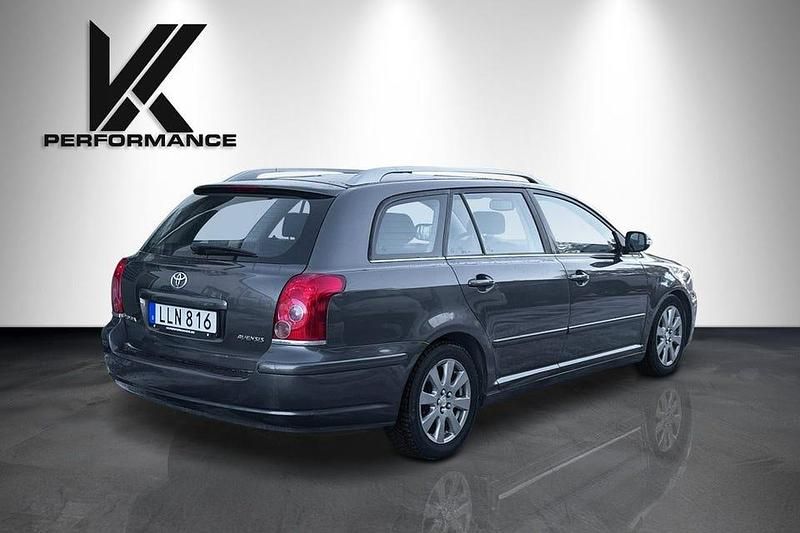 Begagnad Toyota Avensis 147 HK (108 kW) 2008 Grå Kombi