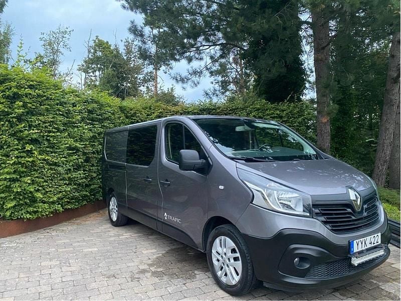 Grå Begagnad 2018 Renault Trafic Van | 249 000 kr - Bild 1/4