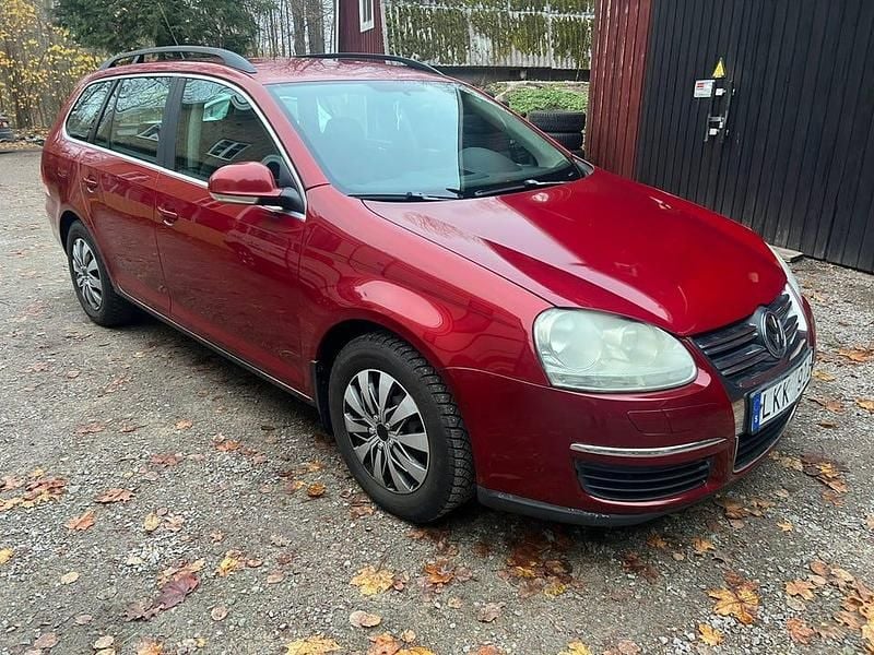 Begagnad VW Golf VI 102 HK (75 kW) 2008 Halvkombi