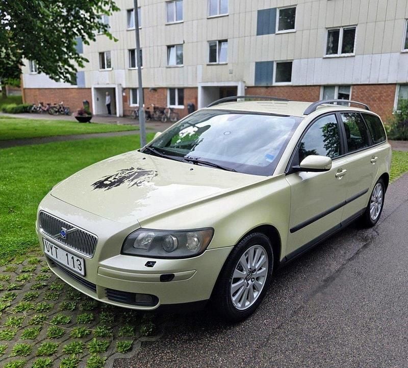 Blå Begagnad 2004 Volvo V50 Kombi | 32 000 kr (Marknadspris) - Bild 1/4