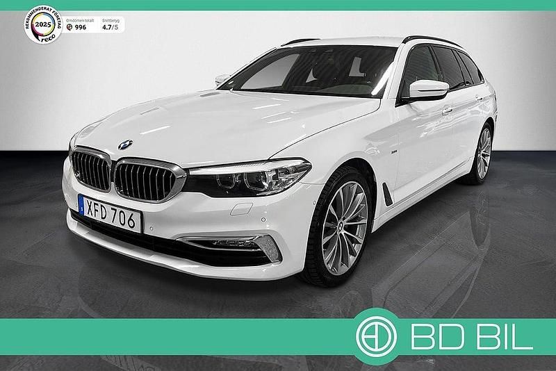 Vit Begagnad 2018 BMW 520 Luxury Line Kombi | 197 900 kr (Bra pris) - Bild 1/4