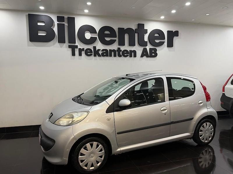 Grå Begagnad 2006 Peugeot 107 Halvkombi | 24 900 kr (Marknadspris) - Bild 1/3