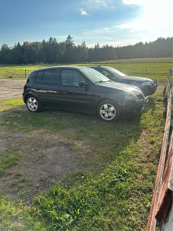 Svart Begagnad 2006 Renault Clio R.S. Authentique Halvkombi | 16 500 kr (Marknadspris) - Bild 1/1
