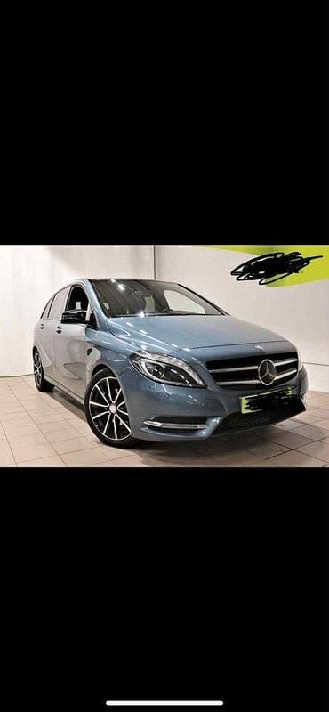 Blå Begagnad 2014 Mercedes B200 Minibuss | 135 000 kr (Marknadspris) - Bild 1/4