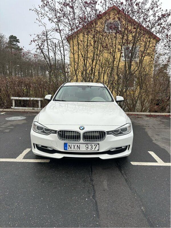 Vit Begagnad 2014 BMW 320 Kombi | 90 000 kr (Superpris) - Bild 1/4
