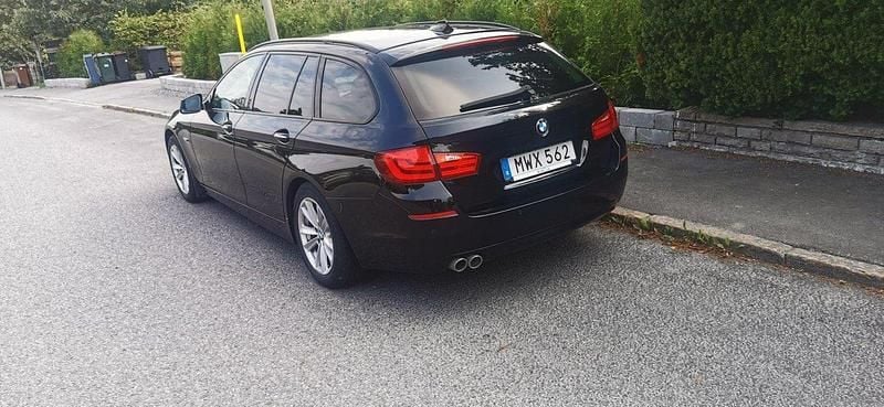 Svart Begagnad 2012 BMW 520 Kombi | 105 000 kr (Bra pris) - Bild 1/4