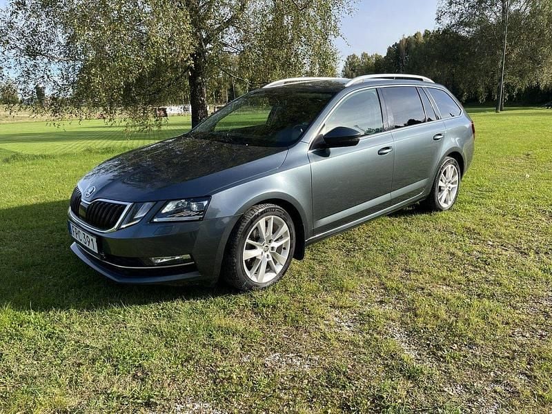 Grå Begagnad 2018 Skoda Octavia Style Kombi | 148 000 kr (Marknadspris) - Bild 1/4