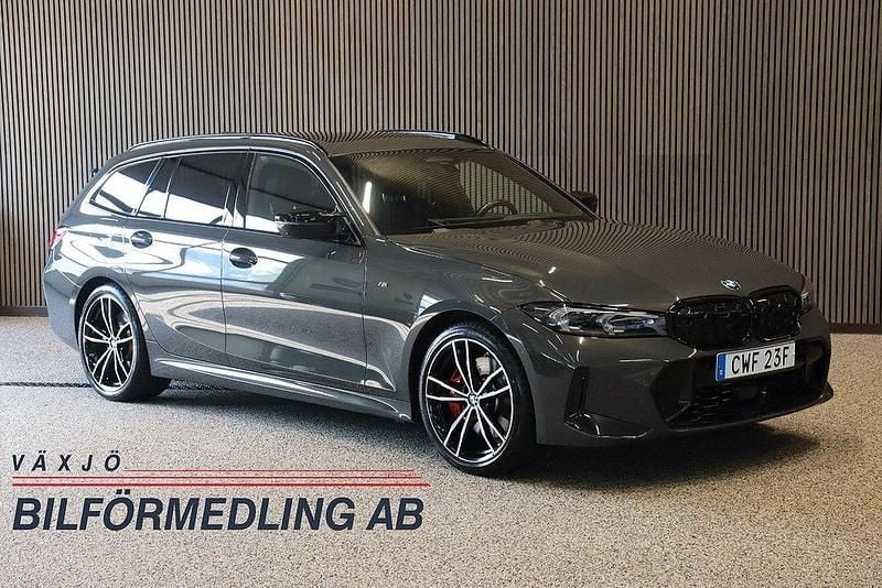 Grå Begagnad 2023 BMW M340 M Sport Sedan | 739 000 kr (Dyr) - Bild 1/4