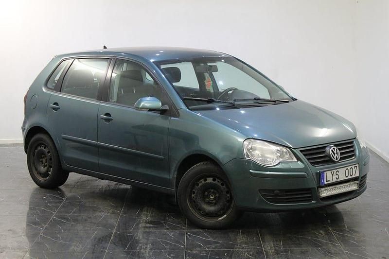 Grön Begagnad 2007 VW Polo Halvkombi | 14 900 kr (Marknadspris) - Bild 1/4