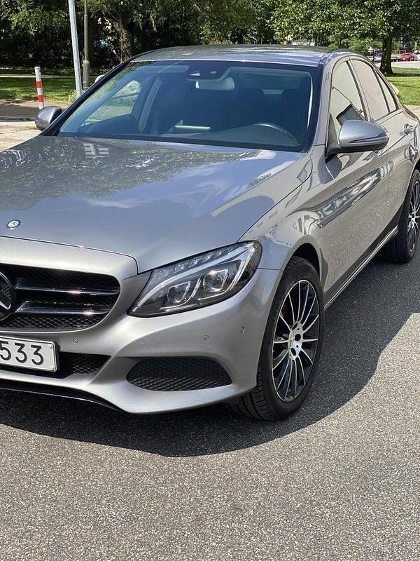 Silver Begagnad 2016 Mercedes C220 Sedan | 210 000 kr (Marknadspris) - Bild 1/4