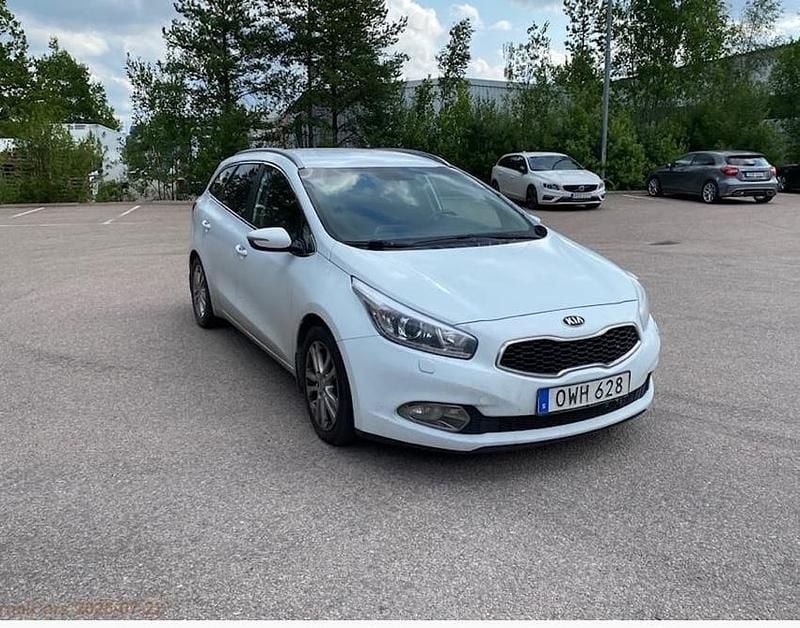 Vit Begagnad 2013 Kia Ceed Sportswagon Comfort Kombi | 29 000 kr (Bra pris) - Bild 1/4