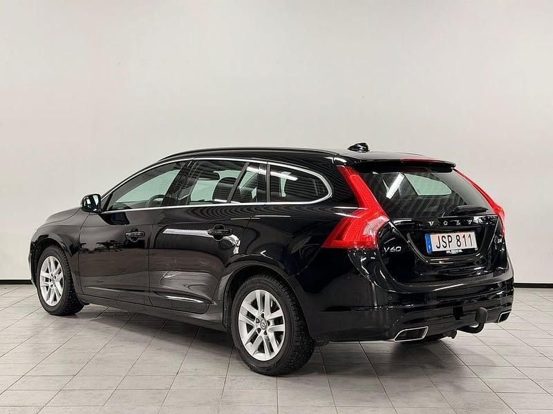 Begagnad Volvo V60 Momentum 190 HK (139 kW) 2016 Svart Kombi