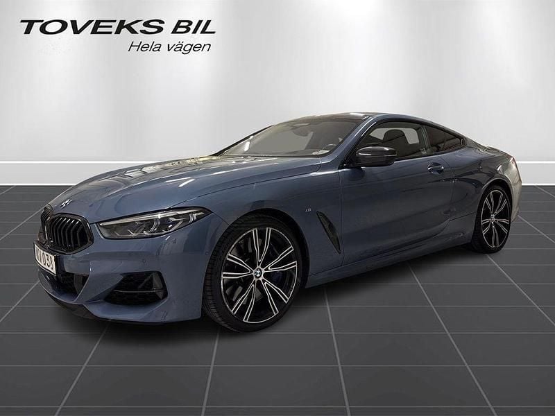 Blå Begagnad 2019 BMW M850 Shadowline Sportkupé | 699 900 kr (Superpris) - Bild 1/4