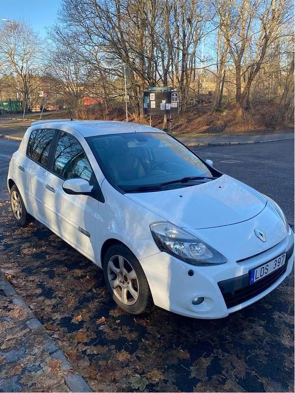 Begagnad 2011 Renault Clio R.S. Halvkombi | 37 800 kr (Marknadspris) - Bild 1/4